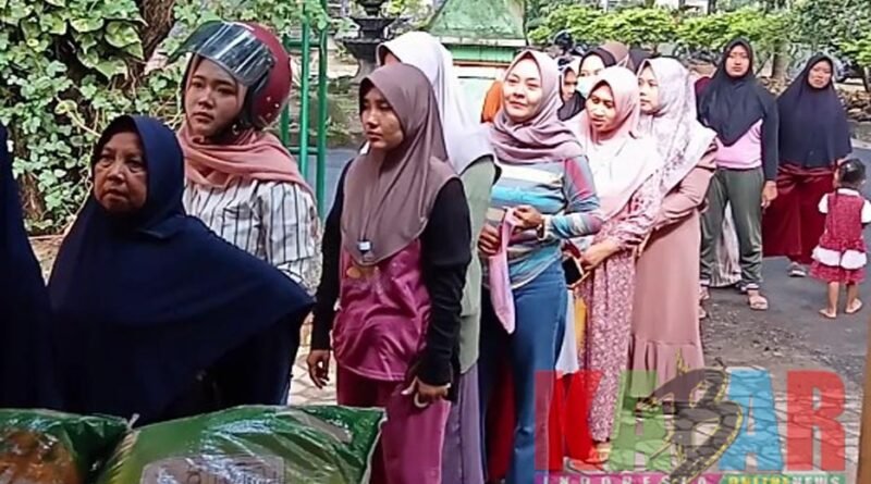 ANTUSIASEMANGAT Warga Ingin MEMBELI dan HABISKAN Berbagai PRODUK SEMBAKO di GREBEK Pasar Murah ROMADHON 2026 Kantor Kecamatan RENGEL