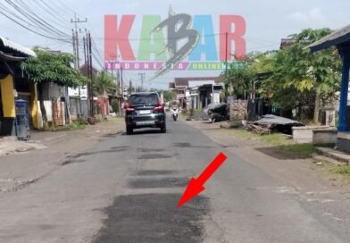 DPU Bina Marga Kabupaten Malang Terapkan Sistem SALOB Demi PERBAIKI Jalan BERLUBANG  di Jalan Raya SumberSuko Kecamatan TAJINAN