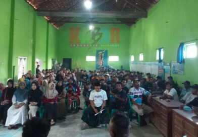 Dirasa INGKAR JANJI, Warga Desa Kembali GEREDUK Kantor Desa MojoDuwur Untuk TAGIH JANJI