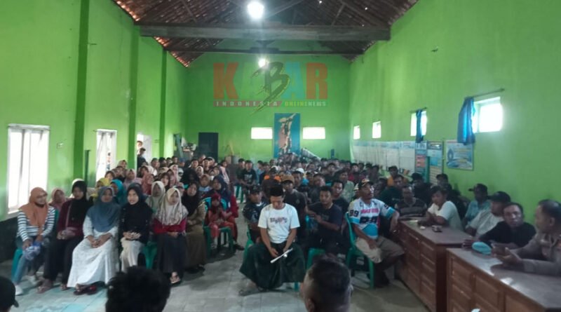 Dirasa INGKAR JANJI, Warga Desa Kembali GEREDUK Kantor Desa MojoDuwur Untuk TAGIH JANJI