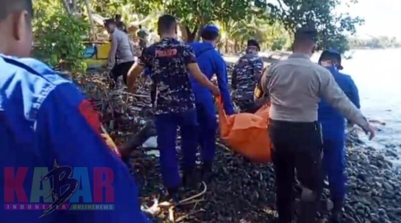 Penemuan MAYAT Seorang PRIA Tanpa IDENTITAS Mengapung di PANTAI Kota Agung Timur DIEVAKUASI Petugas POLRES Tanggamus