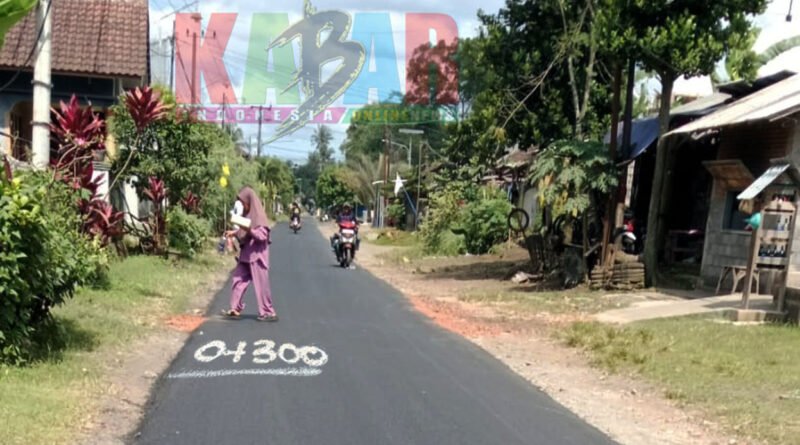 Demi Tingkatkan AKSESIBILITAS Warga Sekitar, PemKab MALANG HotMix Jalan Raya BANJAREJO Kecamatan PAGELARAN