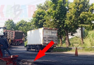 PERAN serta AKTIF masyarakat dalam PENGAWASAN proyek OVERLAY jalan MASTRIP kabupaten JOMBANG, kita nantikan HASIL dan MUTU juga KUALITAS pekerjaan