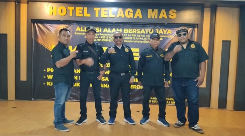 Diakhiri Pembagian SERTIFIKAT Peserta, Penutupan DIKLAT Ke-III ALIANSI ALAM BERSATU JAYA Berlangsung KHIDMAT