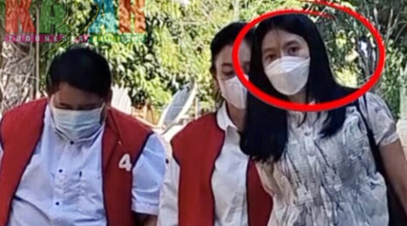 RISIH Saat DILIPUT Pukul Kamera WARTAWAN Usai SIDANG Kasus PENIPUAN Sebesar Rp. 5 MILIAR yang DILAKUKAN oleh AGUSTIN dan RANTO