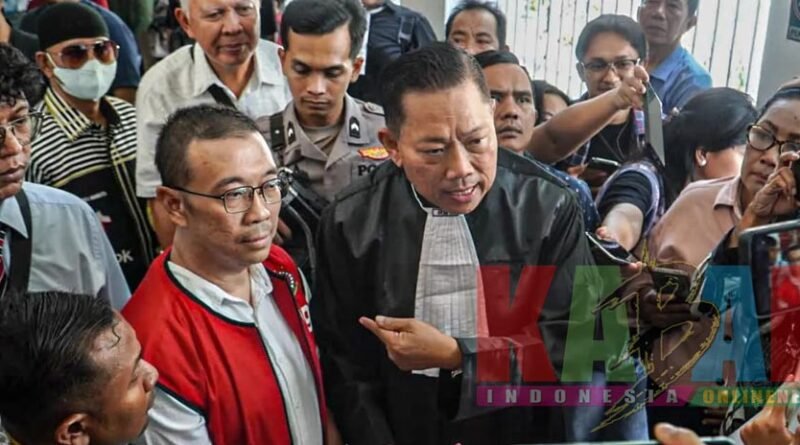 SAMUEL Pelaku PERUSAK Rumah dan PENGUSIR Nenek ELINA Dijatuhi HUKUMAN Selama TIGA Tahun SEPULUH Bulan PENJARA oleh PN SuraBaya