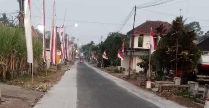 DPU-BM PemKab MALANG Rampungkan Pembangunan PELEBARAN Bahu Jalan Raya Panggung Rejo Kelurahan TEGARON Kecamatan KEPANJEN