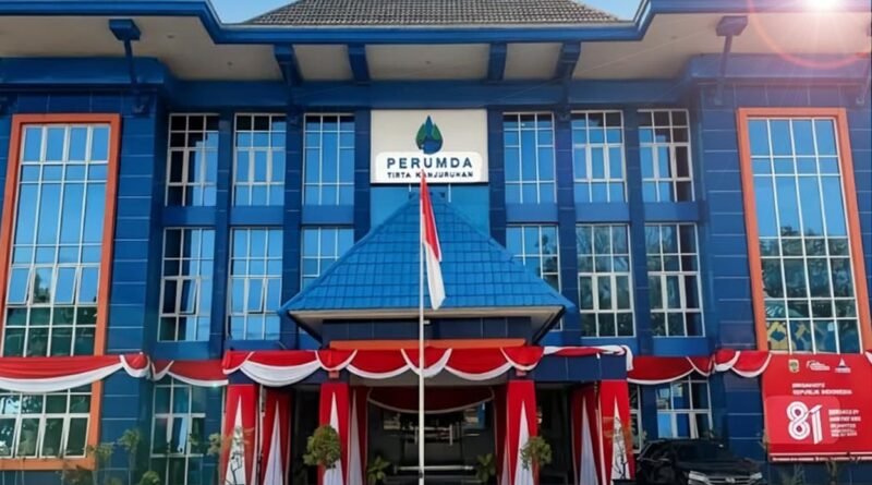 PERUMDA Tirta KANJURUHAN Ajak Masyarakat KIBARKAN Bendera MERAH PUTIH Demi Semarakkan HUT ke-81 RI