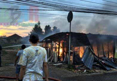 Diduga Akibat KORSLETING Listrik, POLSEK Kota Agung Identifikasi KEBAKARAN Warung KELONTONG di KURIPAN