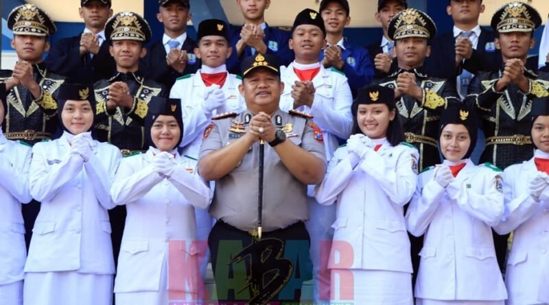 Jadi Pembina UPACARA di SMAN-1 Tuban, KAPOLRESTA Tuban KomBes POL Jazuli DANI : GURU adalah Orang Tua KITA KeDua di SEKOLAH